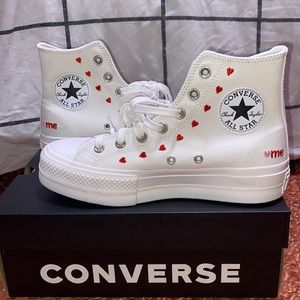 Chuck Taylor All Star Lift Platform Embroidered Hearts